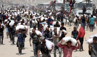 Egipto envía el 18º convoy de ayuda a Gaza en medio de negociaciones para un acuerdo de rehenes