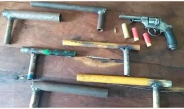Descubrieron a menores fabricando armas caseras en una casa abandonada de Santiago del Estero