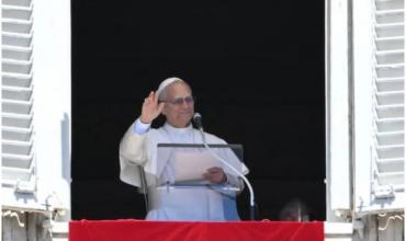 El papa León XIV celebró su cumpleaños con un llamado a la paz en el Ángelus