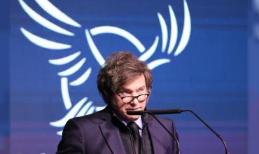Javier Milei llegó a Paraguay para participar en la CPAC y reunirse con Santiago Peña