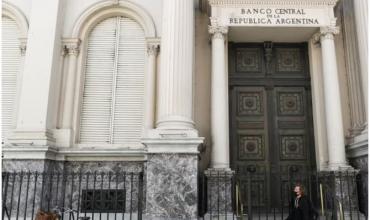 El Banco Central tuvo otra jornada de ventas y desembolsó USD 678 millones en el mercado para frenar la suba del dólar