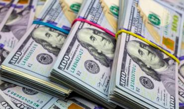 Tras el anuncio del Tesoro de EE.UU. el dólar oficial cerró a $1450 y las acciones argentinas suben hasta 17%