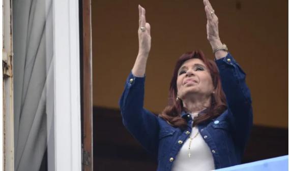 CFK habló en el Día de la Lealtad y apuntó contra la ayuda de EE.UU: "80 años después es Bessent o Perón"