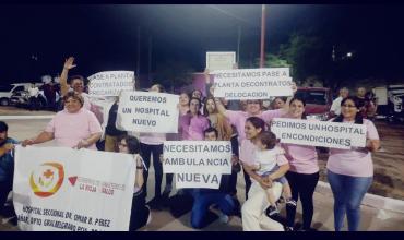 Personal de Salud se manifestó durante el acto de aniversario de Chañar: "Necesitamos ambulancia nueva"