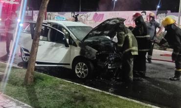 Incendio de vehículo en el Parque de las Juventudes