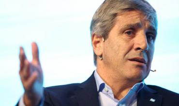 Por qué Caputo defiende las bandas cambiarias para después de las elecciones y niega que el dólar esté atrasado: qué datos mira
