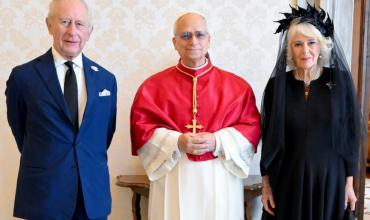Por primera vez en casi 500 años, un monarca británico rezó en la Capilla Sixtina: histórica reunión de Carlos III y el papa León XIV