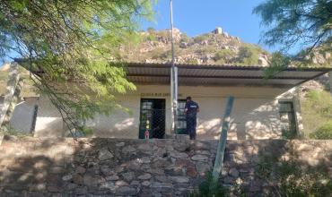 Robo y destrozos en una escuela rural abandonada cerca de Chepes