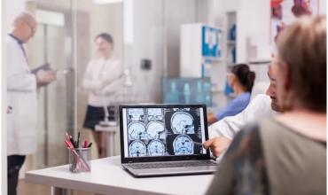 Aumentan los casos de ACV en personas jóvenes: cómo reconocer las señales y actuar a tiempo