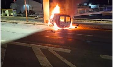 Tragedia en Córdoba: tras chocar y quedar atrapado en su vehículo, un hombre murió calcinado