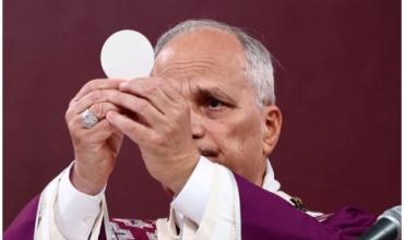 El papa León XIV visitó al mayor cementerio de Roma para rezar por los muertos de los que nadie se acuerda