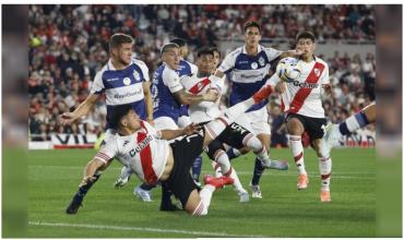 En un Monumental muy caliente, River cayó 1-0 con Gimnasia y Borja erró un polémico penal en el último minuto